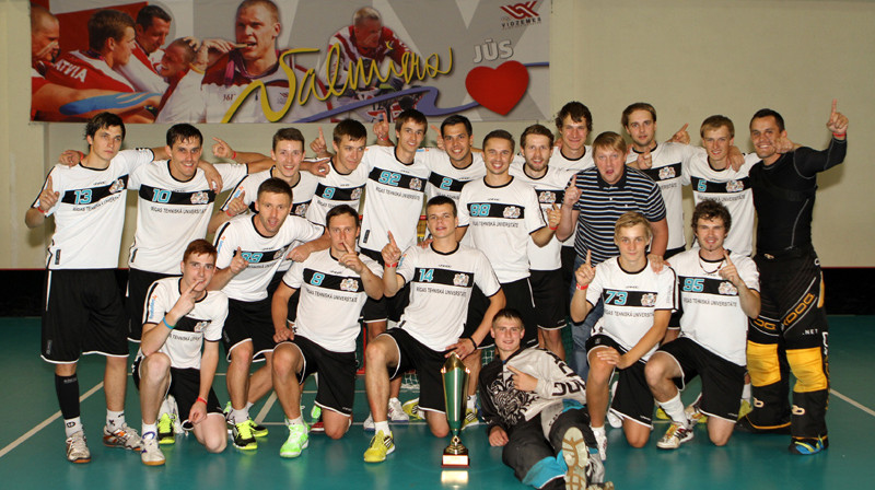 "RTU/Inspecta" ir pamats būt apmierinātiem - viņi sezonai izskatās visgatavākie.
Foto: Ritvars Raits, floorball.lv