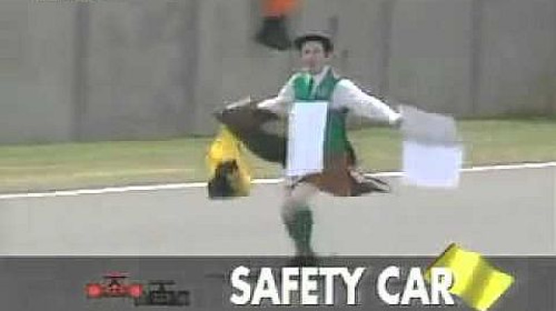 Priesteris izskrien trasē sacīkšu laikā
Foto: ekrānšāviņš