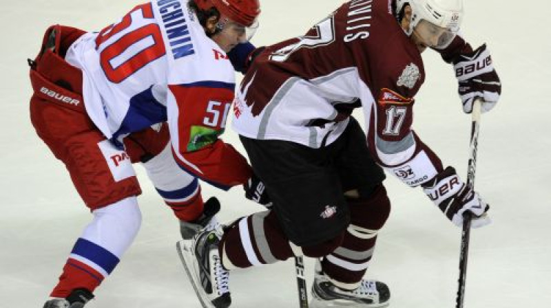 Aleksandrs Ņiživijs un Rīgas "Dinamo" gaidīja un sagaidīja Jaroslavļas "Lokomotiv" palīdzību
Foto: Romāns Kokšarovs, Sporta Avīze, f64