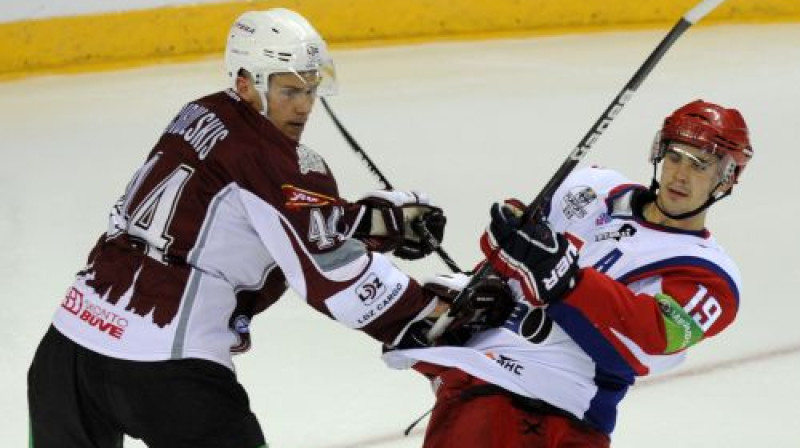 Oskars Cibuļskis un Miķelis Rēdlihs
Foto: Romāns Kokšarovs, Sporta Avīze, f64