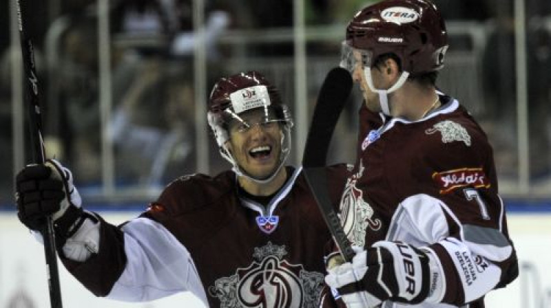 Mets Robinsons un Kails Vilsons
Foto: Romāns Kokšarovs, Sporta Avīze, f64