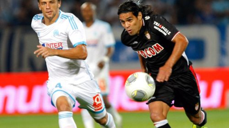 Lukašs Mendešs un Radamels Falkao katrs guva pa vārtiem
Foto: AFP/Scanpix