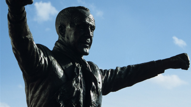 Bils Šenklijs no futbola diez ko tālu nav aizgājis. Viņa rokraksts laukumā  ir manāms vēl šodien, bet viņu pašu ikdienā var sastapt Liverpūlē.

Foto: shankly.com