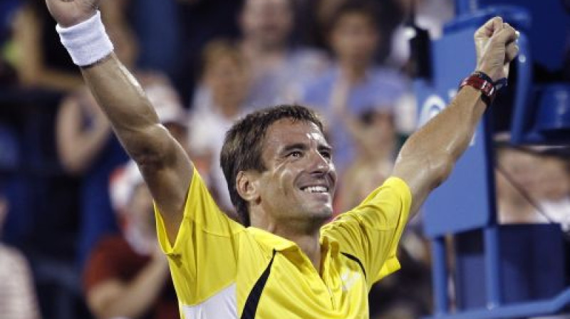 Tomijs Robredo ar 11. mēģinājumu uzvarējis Rodžeru Federeru
Foto: Reuters/Scanpix