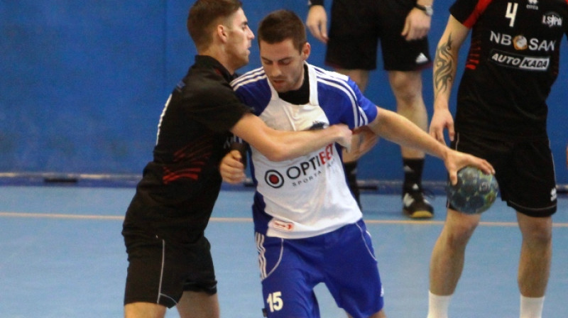 Brāļi Laganovski Artis (Celtnieks/LSPA, pa kreisi) un Arvis (HK Ogre) šodien tiksies pretējās frontēs
Foto: Sandra Škutāne, hk-lspa.lv