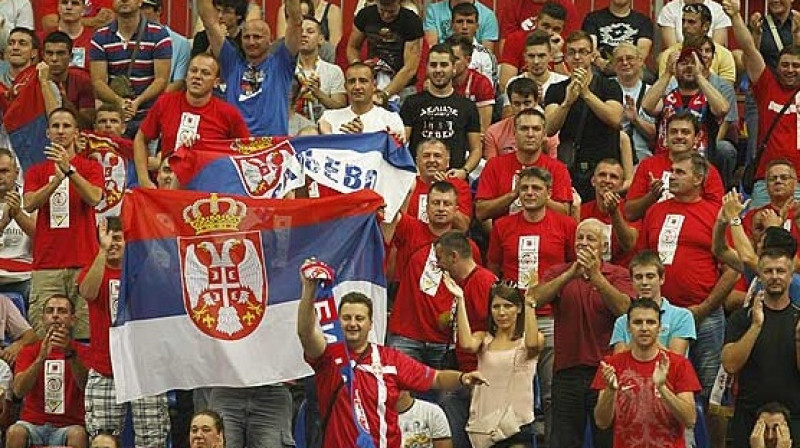 Serbijas faniem ir vairāk iemeslu priecāties, jo viņu mīluļi izcīnījuši divas uzvaras
Foto: www.fibaeurope.com