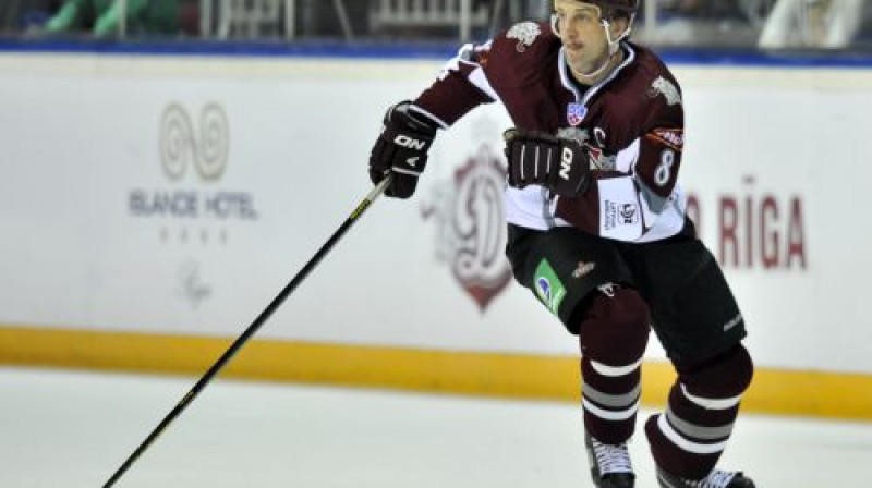 Rīgas "Dinamo" kapteinis Sandis Ozoliņš
Foto: Romāns Kokšarovs, Sporta Avīze, f64