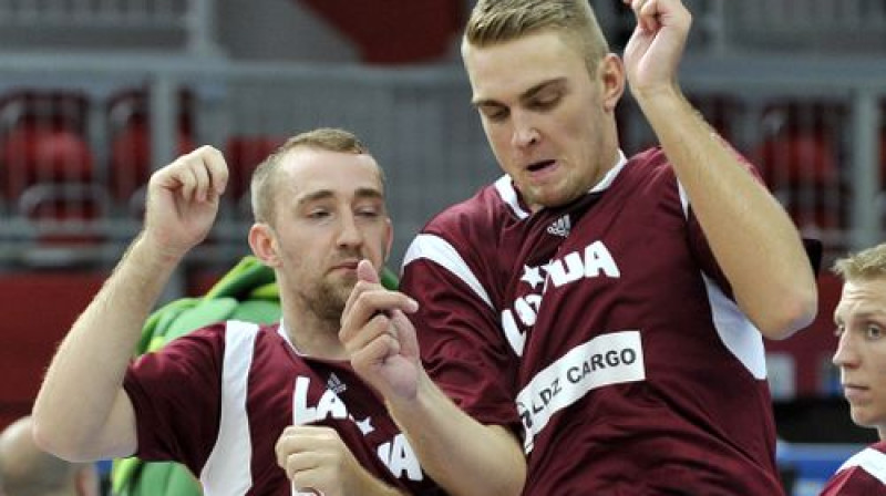 Rihards Kuksiks un Rolands Freimanis
Foto: Romāns Kokšarovs, Sporta Avīze, f64