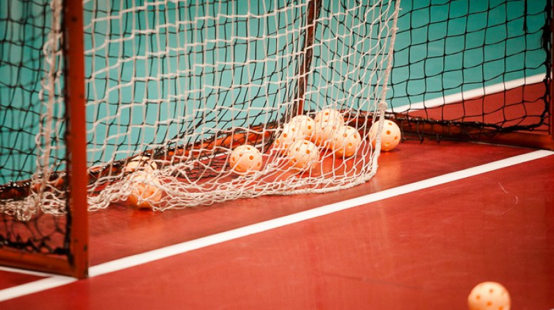 Vasaras mēnešos bumbiņas savu izskatu nav mainījušas, taču vīru klubu spēka samēri gan!
Foto: Raivo Sarelainens