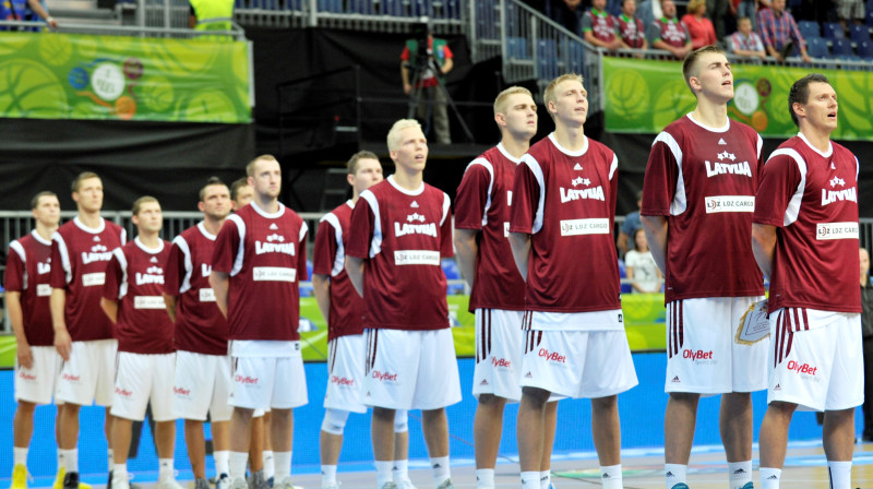 Latvijas basketbola izlase. Foto: Romāns Kokšarovs, ''Sporta Avīze'', f64.