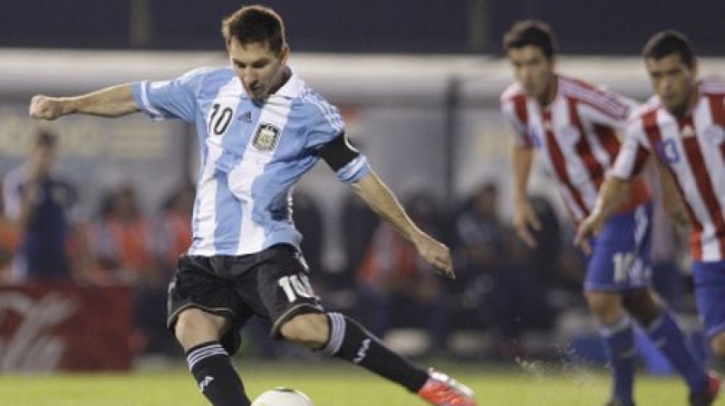 Lionels Mesi izpilda 11 metru soda sitienu pret Paragvaju
Foto:AP/Scanpix