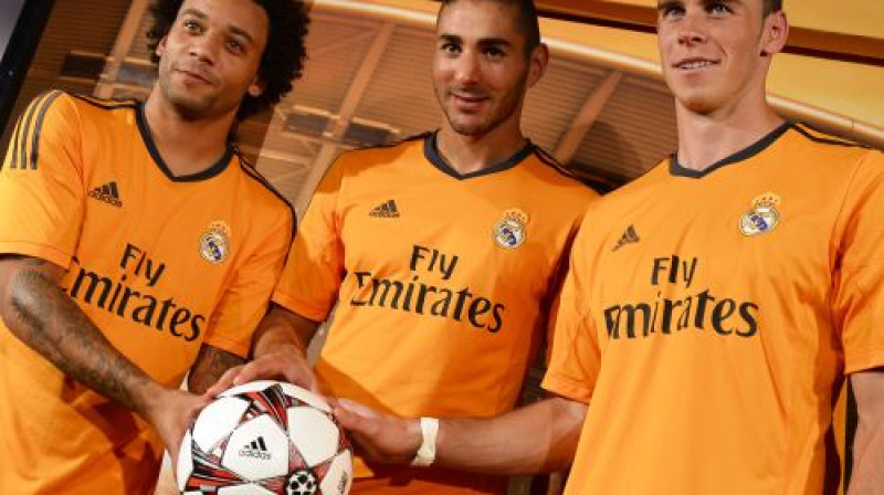 Garets Beils (pa labi) ar jaunajiem komandas biedriem Marselo un Karimu Benzemā
Foto: AFP/Scanpix