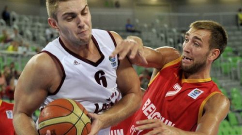 Rolands Freimanis pret Akselu Ervelu
Foto: Romāns Kokšarovs, Sporta Avīze, f64
