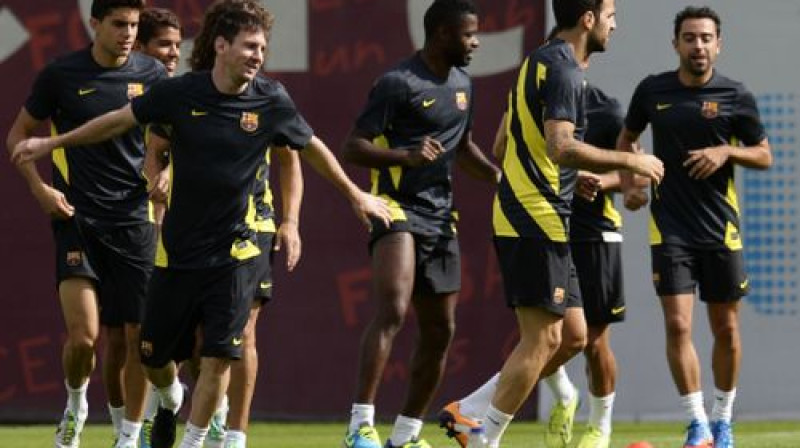 "Barcelona" futbolisti ar Lionelu Mesi priekšgalā gatavojas spēlei pret "Ajax"
Foto:AFP/Scanpix