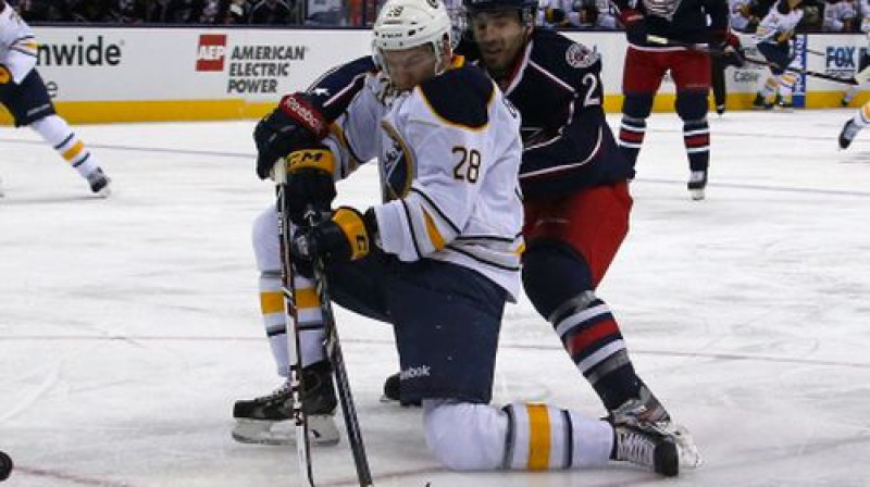 Zemgus Girgensons (priekšplānā)
Foto:AFP/Scanpix