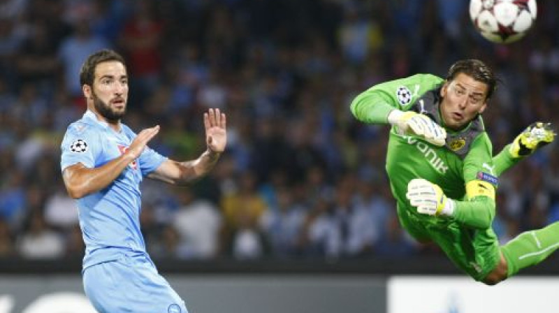 Gonsalo Igvains gūst pirmos vārtus
Foto: AFP/Scanpix