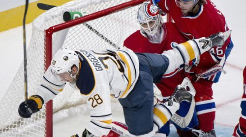 Zemgus Girgensons Monreālas "Canadiens" vārtu priekšā
Foto: AP/Scanpix