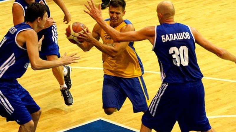 Labākais punktu guvējs uzvarā pār lietuviešiem bija pieredzējušais Sandis Valters - 15.
Foto: Ģirts Staris, ventasbalss.lv