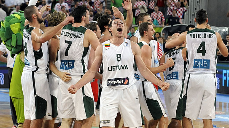 Jons Mačulis un Lietuvas izlase līksmo par iekļūšanu Eiropas čempionāta finālā
Foto: www.fibaeurope.com