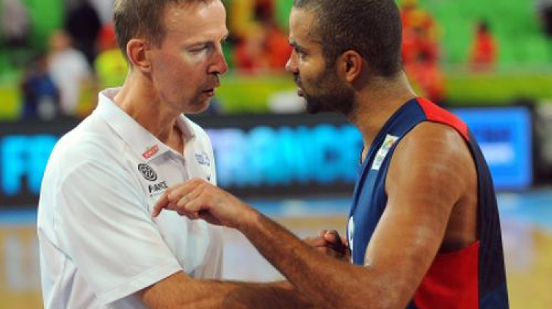 Vensāns Kolē un Francijas izlases līderis Tonijs Pārkers
Foto: AFP/Scanpix