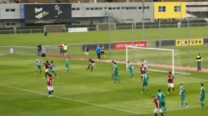 Davids Hovorka ar dibenu gūst vārtus
Foto: no  "AC Sparta Praha" video