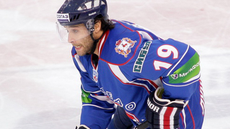 Raiens Veske "Medvescak" uzvaru kaldināja ar vārtiem un piespēli pamatlaikā, kā arī uzvaru nesošo pēcspēles metienu. Foto: sports.ru