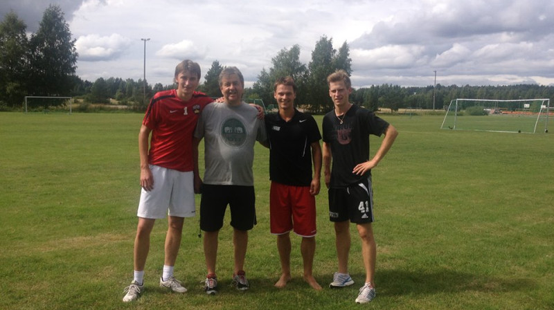 Indriķis Siliņš, Artis Raitums un Morics Krūmiņš kopā ar "PSS" kluba fiziskās sagatavotības treneri
Foto: spēlētāju personīgais arhīvs