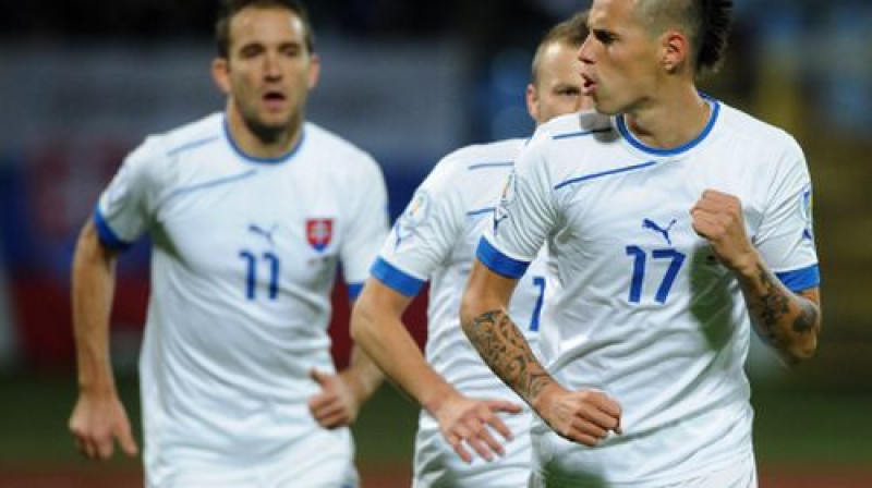 Mareks Hamšīks (nr. 17) atzīmē vārtus pret Latviju
Foto: AFP/Scanpix