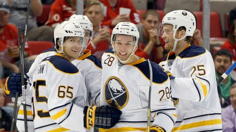 Komandas biedri apsveic Zemgu Girgensonu (nr.28)
Foto:AFP/Scanpix