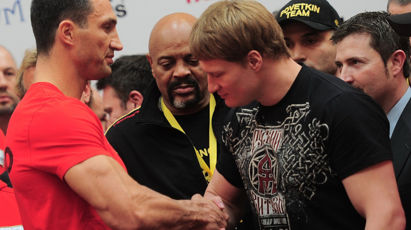 Vladimirs Kļičko un Aleksandrs Povetkins
Foto: Itar-Tass/Scanpix