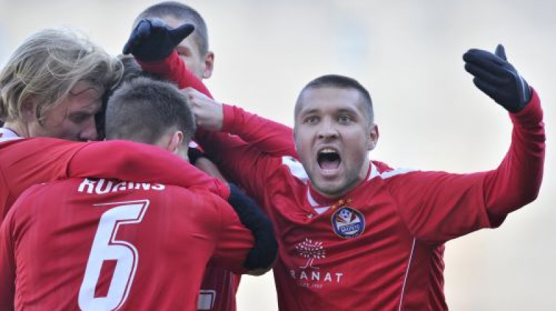 "Skonto" atzīmē vārtu guvumu
Foto: Romāns Kokšarovs, Sporta Avīze, f64