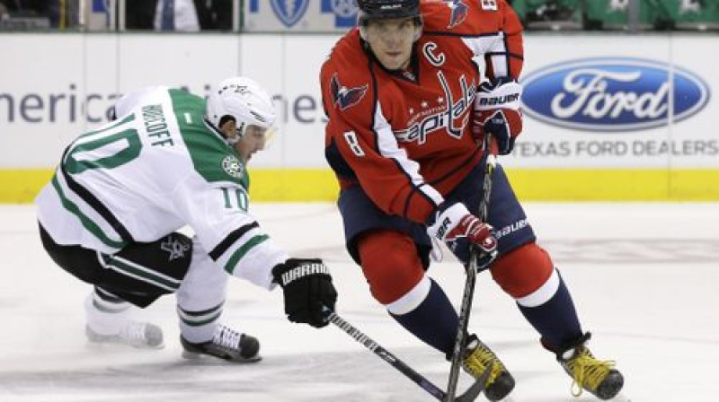 Ripu kontrolē Aleksandrs Ovečkins
Foto:AP/Scanpix