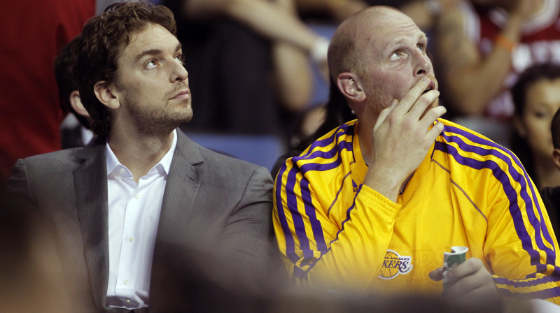 Pau Gazols un Kriss Keimens 
Foto: AP/Scanpix