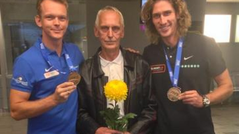 No kreisās Jānis Šmēdiņš, Andris Šmēdiņš un Aleksandrs Samoilovs