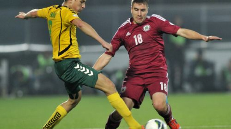 Aleksandrs Fertovs pret Lietuvas izlasi
Foto: Romāns Kokšarovs, Sporta Avīze, f64