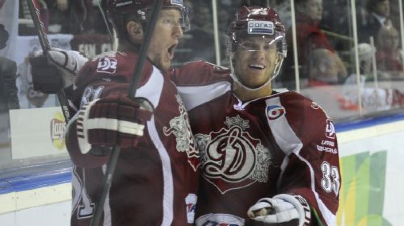 Marsels Hosa un Mets Robinsons
Foto: Romāns Kokšarovs, Sporta Avīze, f64