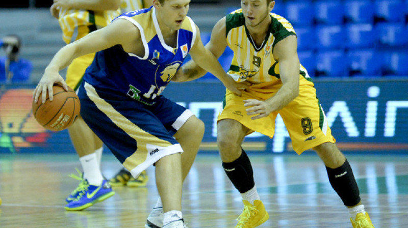 Jānis Strēlnieks (ar bumbu)
Foto: www.superleague.ua