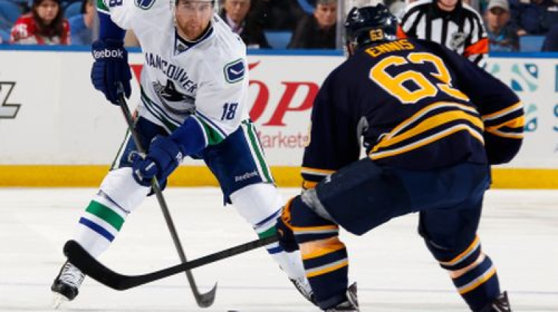 Raiens Stentons pret Taileru Enisu
Foto: AFP/Scanpix