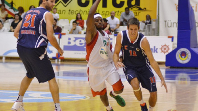 Kristaps Valters (pa labi)
Foto: www.tbl.org.tr