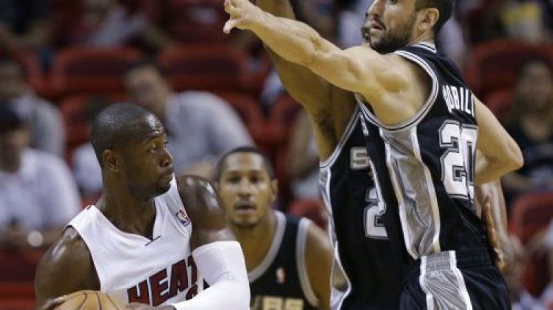 Dveins Veids pret Manu Džinobili
Foto:AP/Scanpix