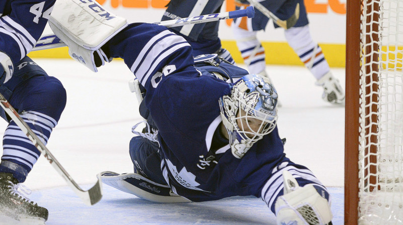 Džonatans Bernjē glābj
Foto: AP / Scanpix