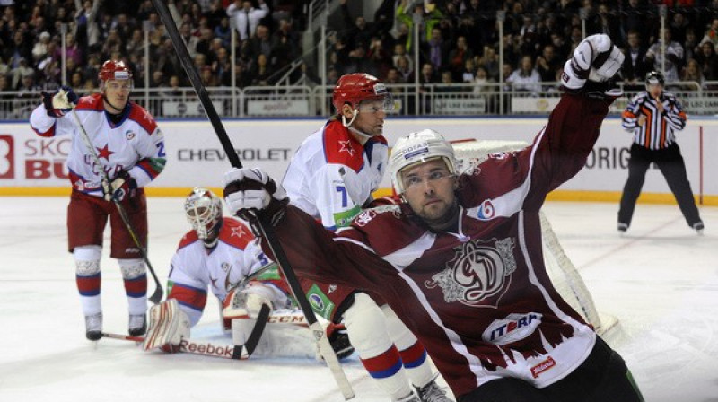 Roberts Bukarts "RD" aizvadījis 238 spēles, gūstot 34 vārtus un nopelnot 35 punktus par rezultatīvām piespēlēm.
Foto: Romāns Kokšarovs, Sporta Avīze, f64
