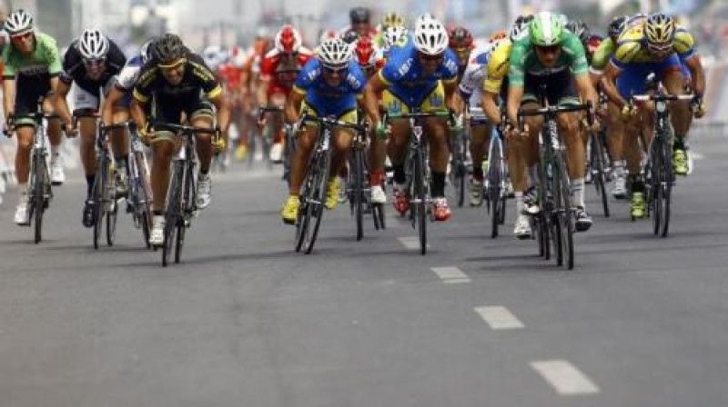 Cīņa par uzvaru finiša spurtā
Foto: cyclingnews.com