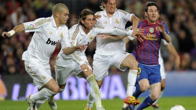 Mourinju vadībā "Real" pret Lionelu Mesi izmantoja jebkādus paņēmienus - kā atļautus, tā neatļautus
Foto: AFP/Scanpix