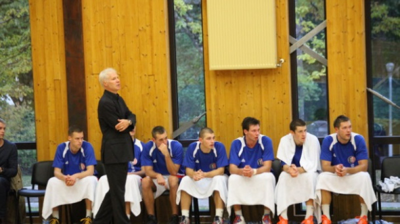 Ainārs Zvirgzdiņš un "Jūrmala/Fēnikss" komanda
Foto: Ojārs Martinsons, bkjurmala.lv