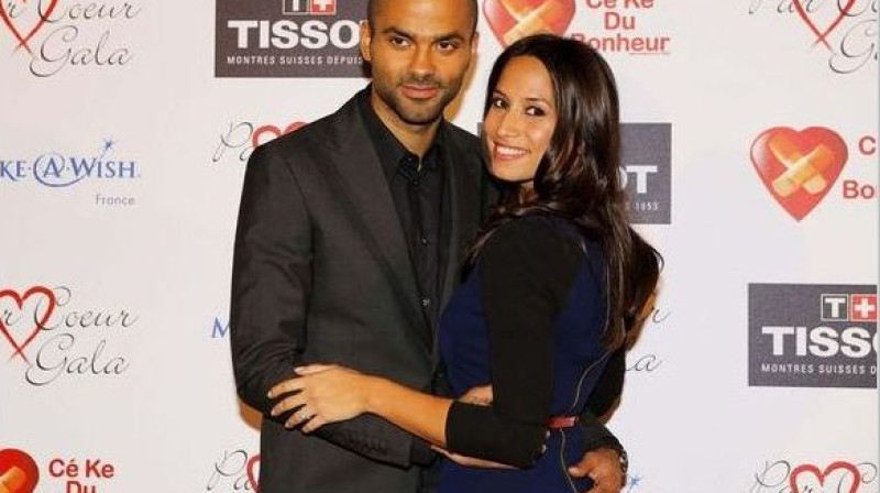 Trīskārtējais NBA čempions Tonijs Pārkers ar draudzeni Akseli 26. septembrī Parīzē piedalījās labdarības pasākumā
Foto: SIPA/Scanpix