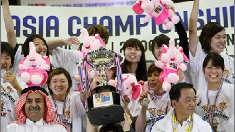 Japānas basketbolistes līksmo par uzvaru Āzijas meistarsacīkstēs
Foto: www.fibaasia.net