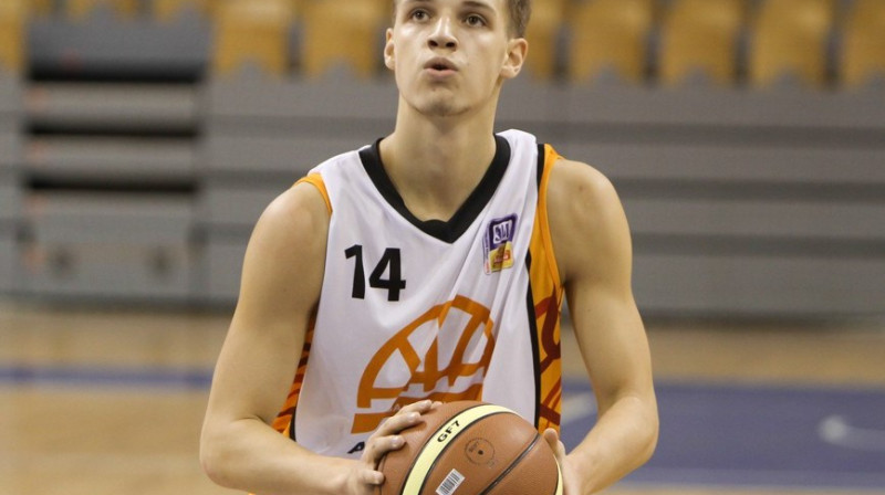 Rauls Avenītis: 17 punktu un 100% precizitāte U18 izlases pārbaudes spēlē ar Lietuvas junioriem.
Foto: Reinis Oliņš