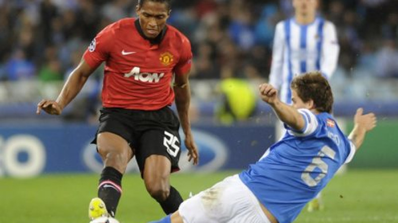 Antonio Valensija cīņā ar aizsargu
Foto: AFP/Scanpix