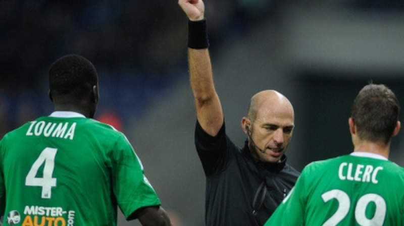 Kurts Zumā (pa kreisi) tiek noraidīts
Foto: AFP/Scanpix